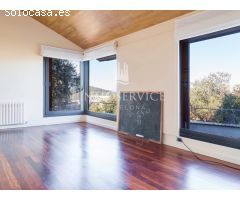 Magnífica casa en venta con jardín, vistas y piscina en Vallvidrera!!!