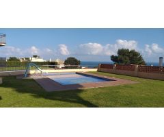 Apartamento con vistas al mar y a la montaña, muy bien orientado.