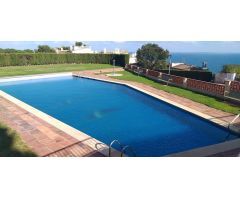 Apartamento con vistas al mar y a la montaña, muy bien orientado.