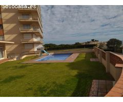 Apartamento con vistas al mar y a la montaña, muy bien orientado.