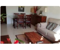 Apartamento con vistas al mar y a la montaña, muy bien orientado.