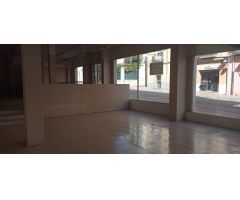 Local Comercial situado a pocos metros del centro peatonal, grandes escaparates.