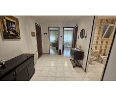 Vivienda en planta baja, 2 pisos independientes, para reformar, situada al lado de la Ronda Nord.