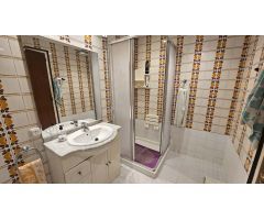 Vivienda en planta baja, 2 pisos independientes, para reformar, situada al lado de la Ronda Nord.