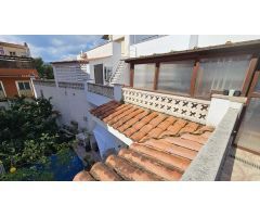 Casa muy céntrica con 2 viviendas independientes, garaje, jardín, terraza.