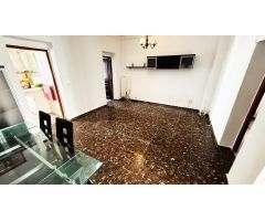 CASA EN PLANTA BAJA CON GRAN PATIO PARA REFORMAR EN LA CARRETERA DE MEDINA