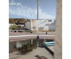 Se vende parcela con nave