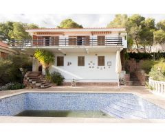 Chalet unifamiliar en Naquera con piscina y jardin y  vistas privilegiadas en Urbanización.