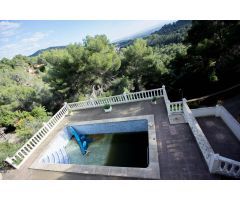 Chalet unifamiliar en Naquera con piscina y jardin y  vistas privilegiadas en Urbanización.