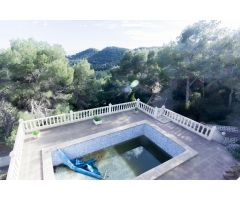 Chalet unifamiliar en Naquera con piscina y jardin y  vistas privilegiadas en Urbanización.