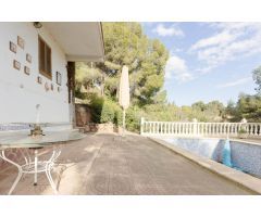 Chalet unifamiliar en Naquera con piscina y jardin y  vistas privilegiadas en Urbanización.