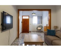 ? Amplia Casa Unifamiliar con Terraza y Garaje para Dos Vehículos ?