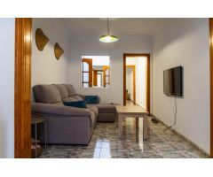 ? Amplia Casa Unifamiliar con Terraza y Garaje para Dos Vehículos ?
