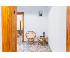 ? Amplia Casa Unifamiliar con Terraza y Garaje para Dos Vehículos ?