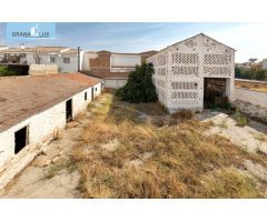 Casa con terreno en el centro de Churriana de la Vega