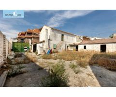 Casa con terreno en el centro de Churriana de la Vega