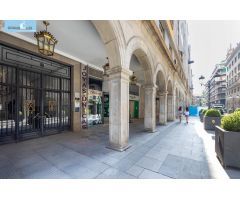 LOCAL COMERCIAL de 210 EN GRANADA.