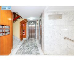 Magnifico piso u oficina en pleno centro de Granada.
