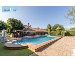 Casa con Gran Parcela en La Zubia