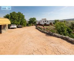 Estupendo chalet con apartamento y piscina en Salar