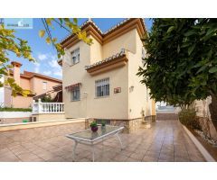 PRECIOSA CASA EN URBANIZACION PRIVADA