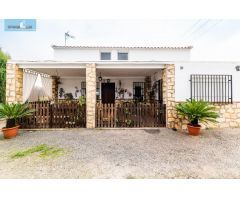 ESPECTACULAR VIVIENDA CON TERRENO