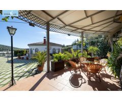 ???? ¡Espectacular chalet con piscina, jardines y salón de fiestas en Puerto Lope (Moclín)!