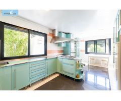 Exclusiva vivienda en El Serrallo con jardín, apartamento independiente y espectaculares vistas