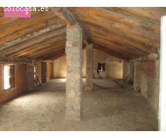 CASA CON MUCHOS M2 PARA REFORMAR CON MUCHAS POSIBILIDAD                            PRECIO NEGOCIABLE