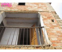 CASA CON MUCHOS M2 PARA REFORMAR CON MUCHAS POSIBILIDAD                            PRECIO NEGOCIABLE