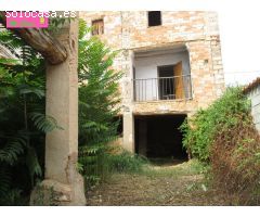 CASA CON MUCHOS M2 PARA REFORMAR CON MUCHAS POSIBILIDAD                            PRECIO NEGOCIABLE