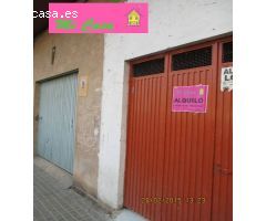 LOCAL PARA GARAJE O NEGOCIO EN EL CENTRO,SE PUEDE HACER TRASTERO AL TENER MUCHA ALTURA