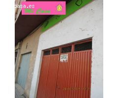 LOCAL PARA GARAJE O NEGOCIO EN EL CENTRO,SE PUEDE HACER TRASTERO AL TENER MUCHA ALTURA