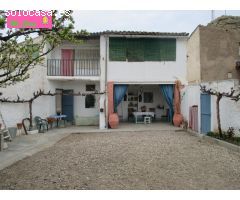 CASA DE PUEBLO CON NUEVE HABITACIONES DOS COCINAS, DOS BAÑOS, COMEDOR, PATIO