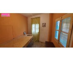 SE VENDE AMPLIO PISO EN EL CENTRO DE CALATAYUD CON 6 HABITACIONES, COCINA, BAÑO,  ALMACEN Y BODEGA