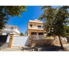 Chalet con primeras calidades y piscina climatizada
