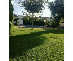 Casa independiente en parcela de 975?m² con piscina
