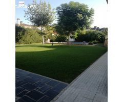 Casa independiente en parcela de 975?m² con piscina