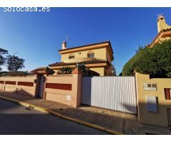Chalet independiente de dos plantas en Las Mogarizas.