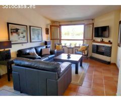 SE ALQUILA PRECIOSO CHALET CON VISTAS AL GOLF EN ZONA LA LOMA DE SANCTI PETRI.