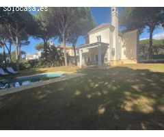 CHALET INDEPENDIENTE CON PISCINA Y VISTAS AL GOLF ( loma Sancti-Petri)