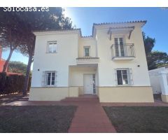 CHALET INDEPENDIENTE CON PISCINA Y VISTAS AL GOLF ( loma Sancti-Petri)