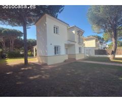 CHALET INDEPENDIENTE CON PISCINA Y VISTAS AL GOLF ( loma Sancti-Petri)