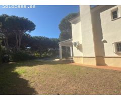 CHALET INDEPENDIENTE CON PISCINA Y VISTAS AL GOLF ( loma Sancti-Petri)
