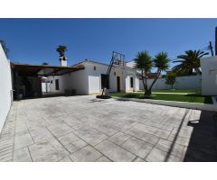 CHALET URBANO 3 DORMITORIOS PISCINA PLANTA BAJA