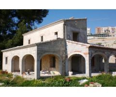 Casa de campo en estilo rustico con Piscina en Beniver