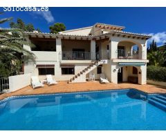 ?Amplia Villa con Piscina y Vistas al Mar en Moraira, Costa Blanca.