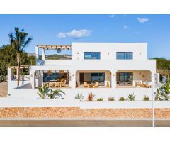 ?Ibiza Style Villa de Lujo con Vistas al Mar a estrenar en Moraira, Costa Blanca.