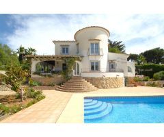 ?Villa independiente piscina y vistas abiertas Moraira