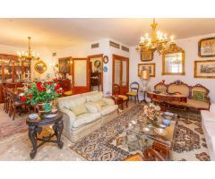Espaciosa vivienda en pleno centro de Jerez con garaje.